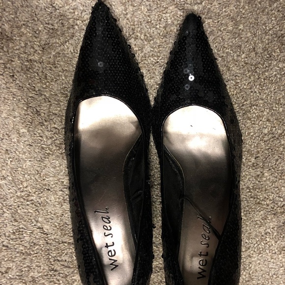 Wet Seal black sequence high heels size 8.5 - Picture 2 of 3